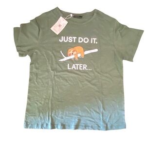 Green Sloth Graphic T Shirt Size Medium NWT